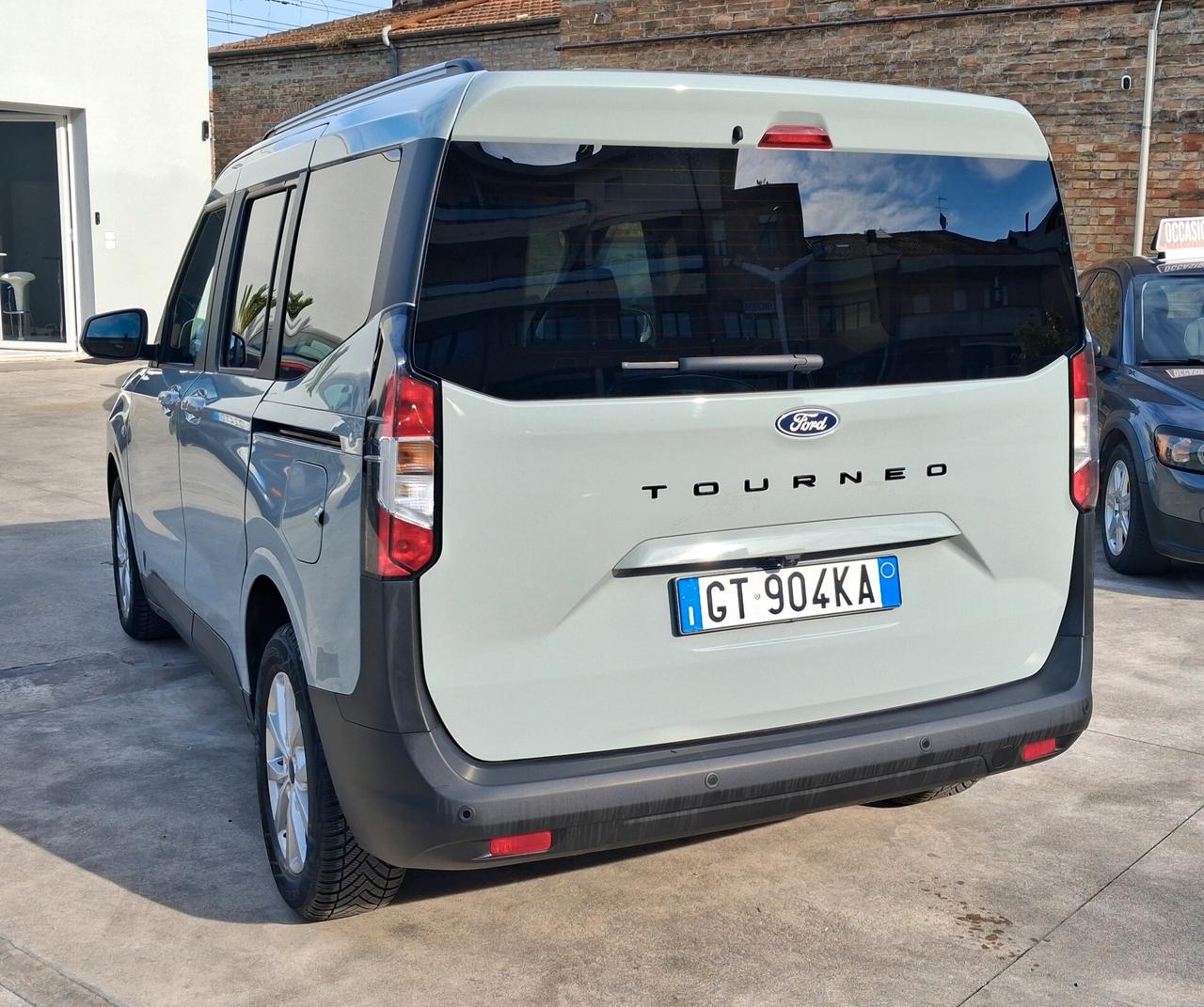 Ford Tourneo Courier 1.0 EcoBoost Titanium