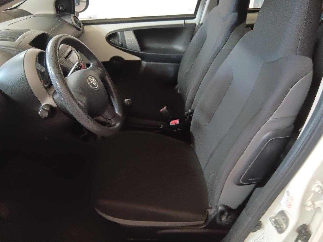 Toyota Aygo X-Cool 1.0 (68 cv)