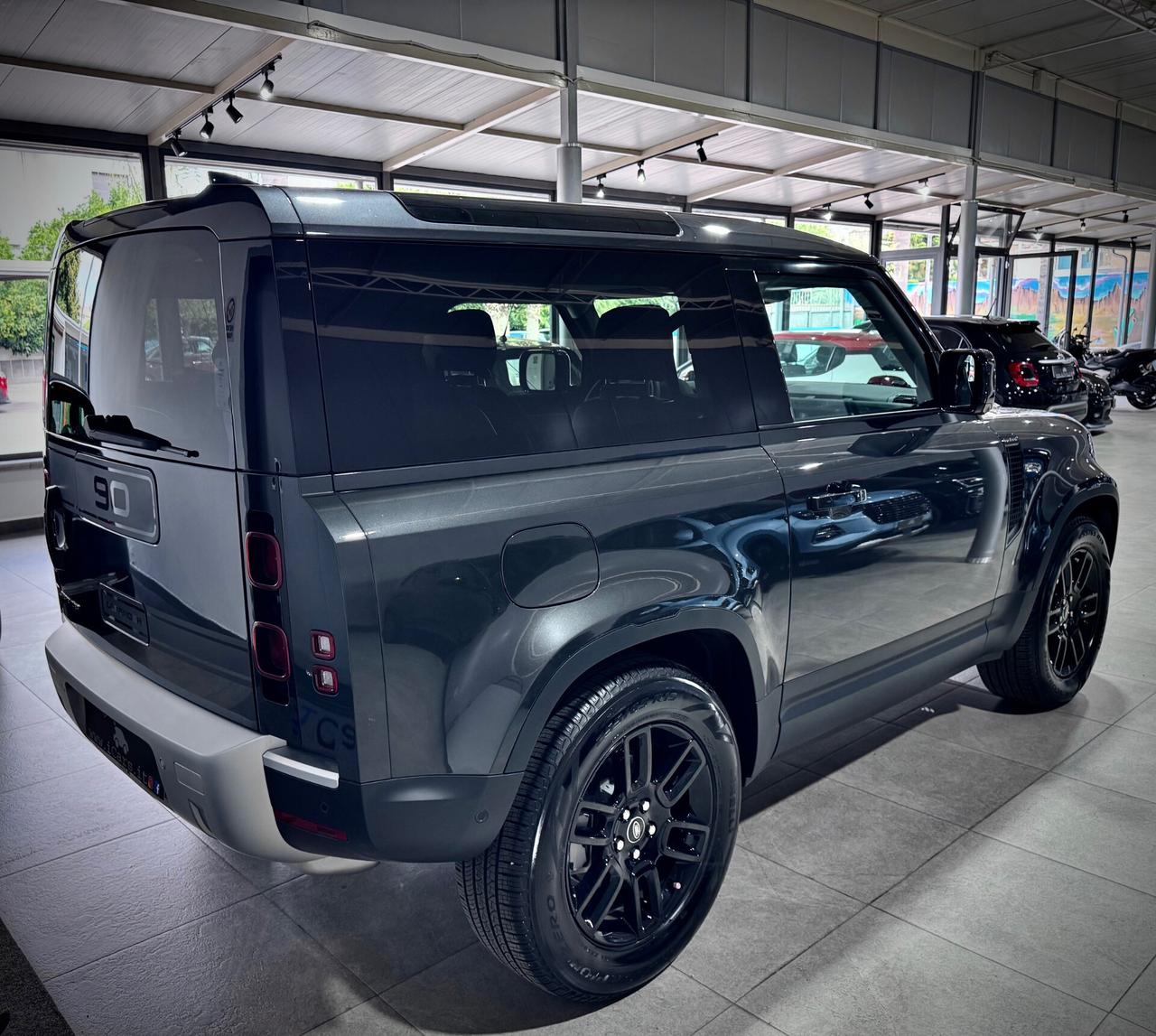 Land Rover Defender 90 3.0d i6 200CV Mhev X-Dynamic S Carpatian Grey
