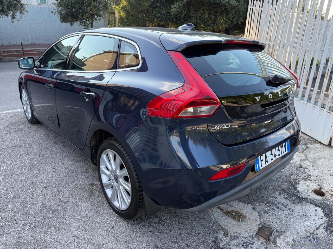 VOLVO V40 D2 1.6 Momentum