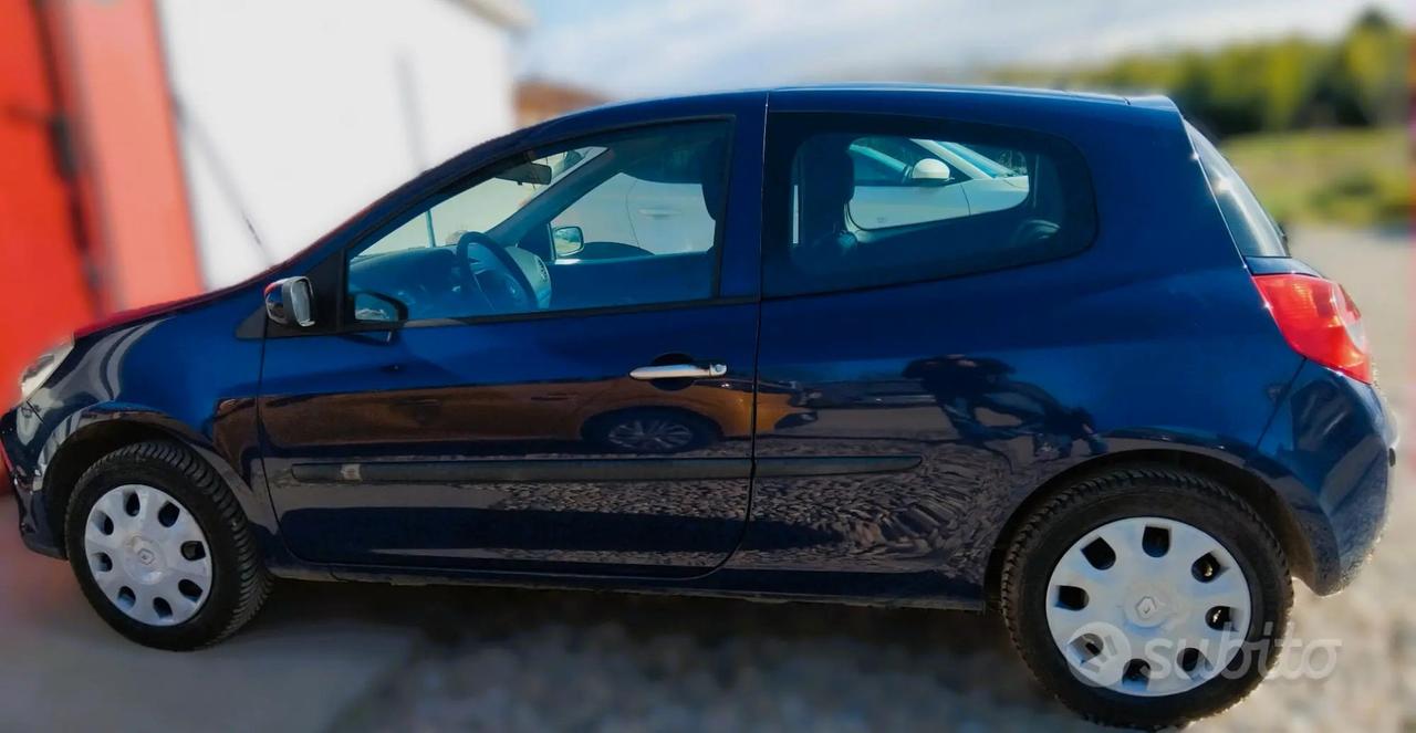 RENAULT CLIO NEO PATENTATI