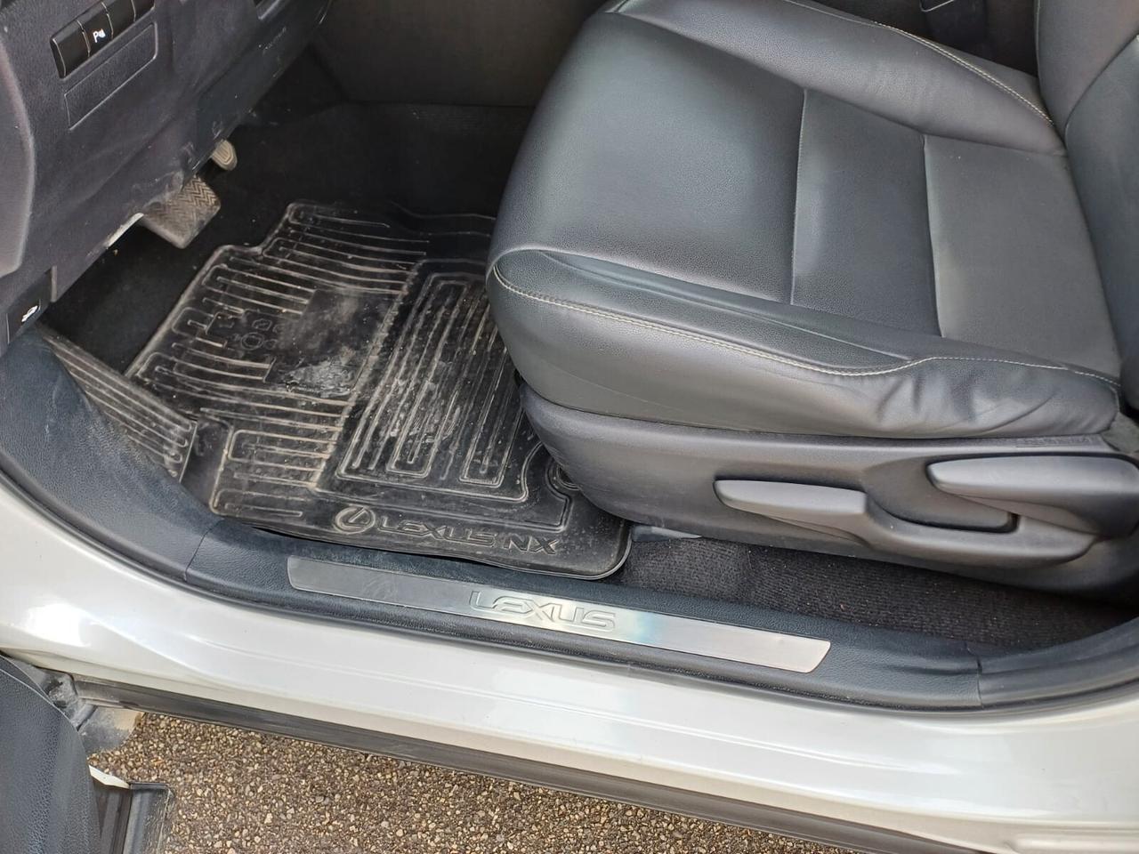 Lexus NX 300h Hybrid 4WD Luxury