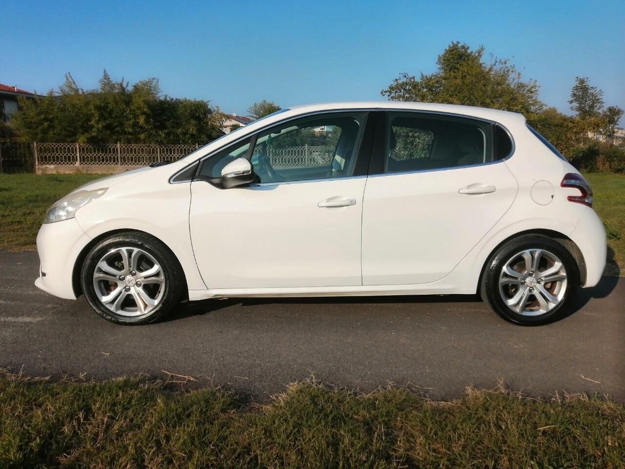 Peugeot 208 1.6 e-HDi 92 CV 5 porte Allure