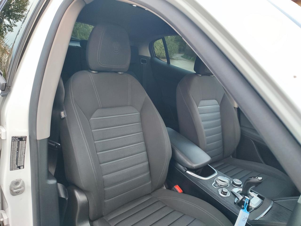 Alfa Romeo Stelvio 2.2 TD 160 CV AT8 TELECAMERA NAVIGATORE DA VETRINA