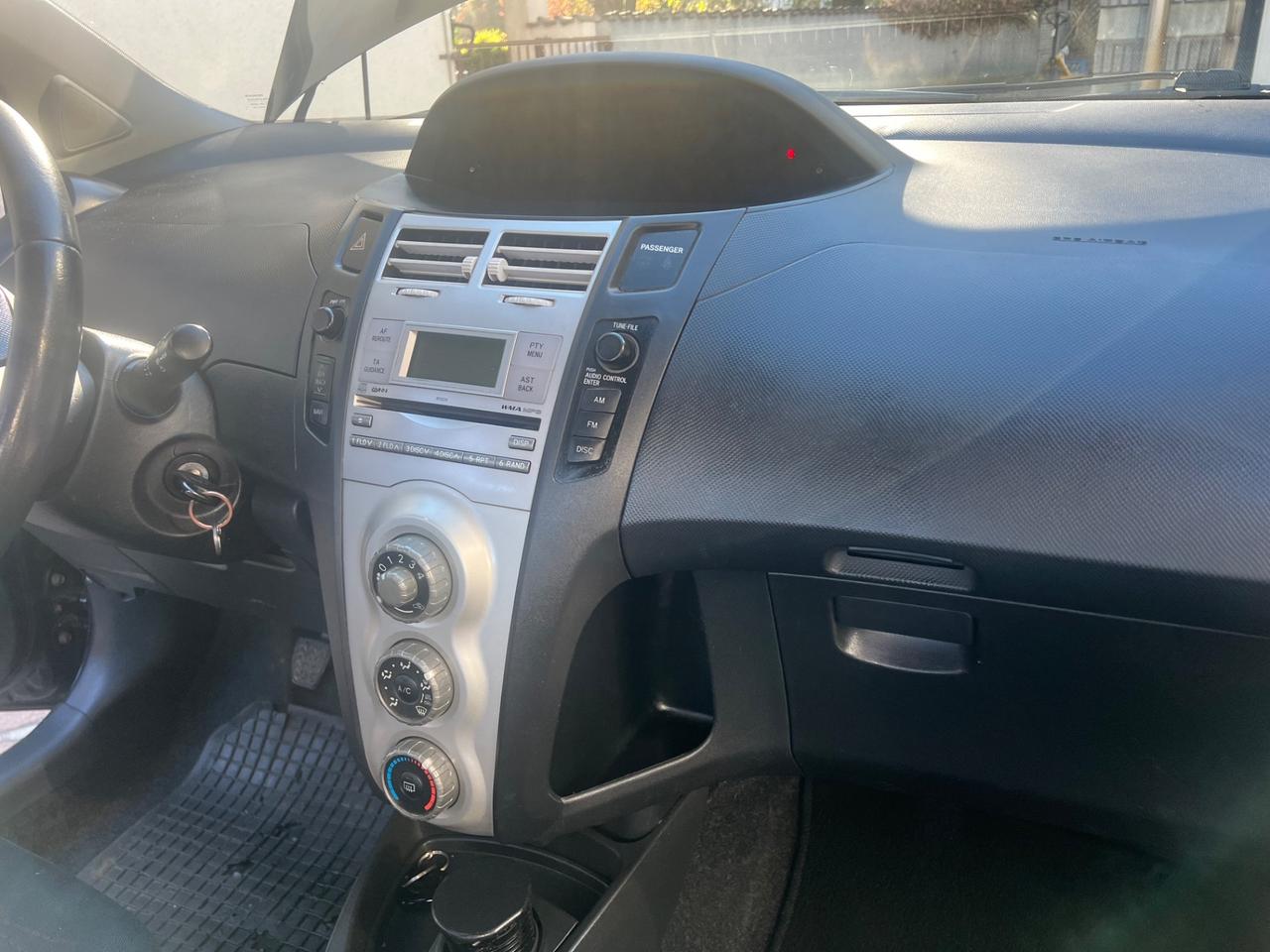 Toyota Yaris 1.0 5 porte Sol