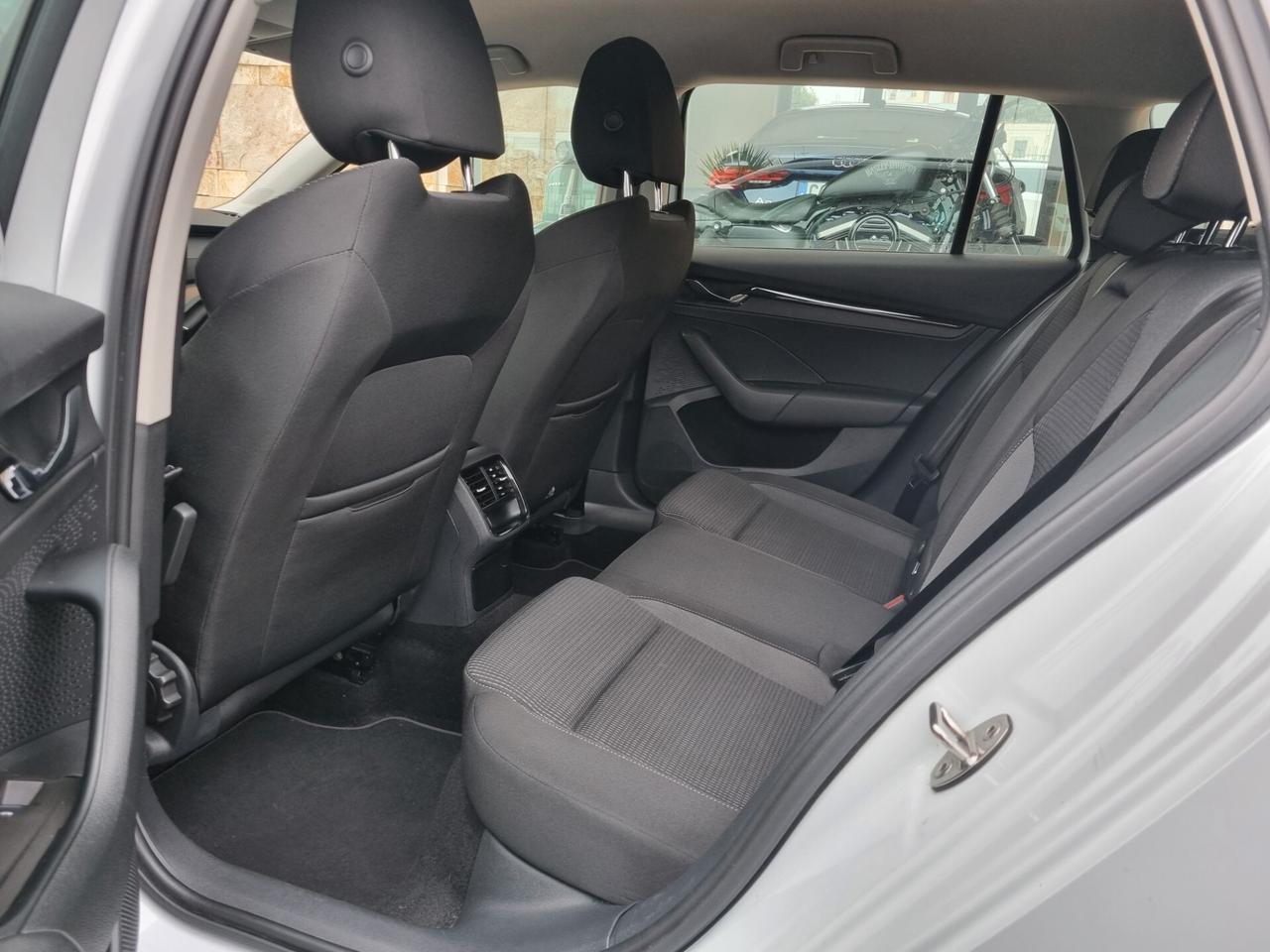 Skoda Octavia 2.0 TDI EVO SCR DSG Wagon Ambition