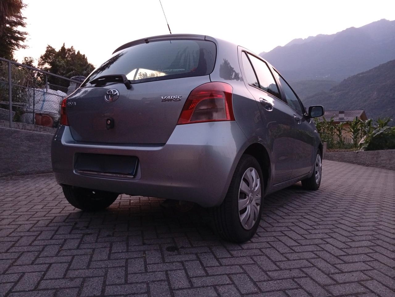 Toyota Yaris 1.0 5 porte AUTOMATICA