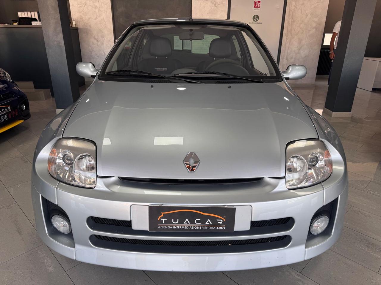 Renault Clio 3.0 V6 24V #6567