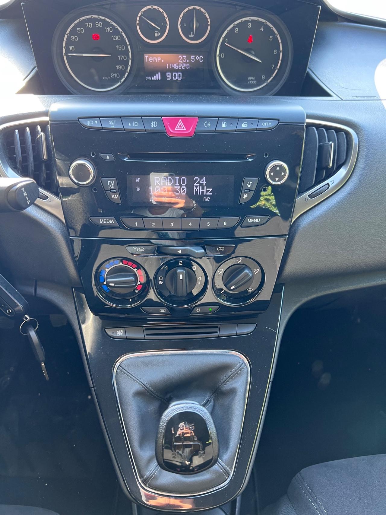 Lancia Ypsilon 0.9 TwinAir 85 CV 5 porte Metano Ecochic Elle