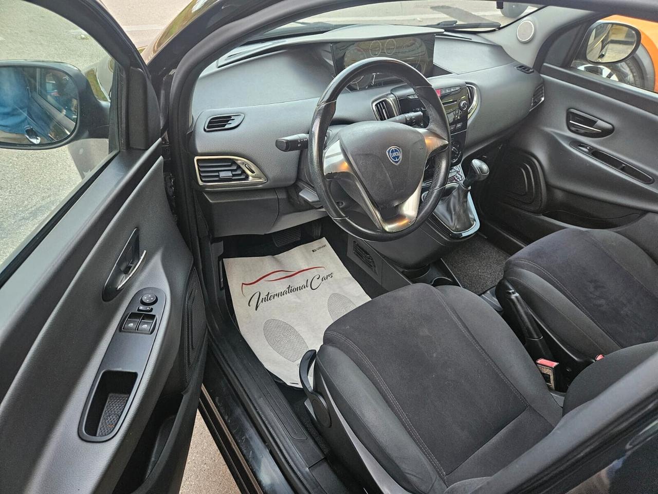 Lancia Ypsilon AUTOMATICA 900 benz 85cv