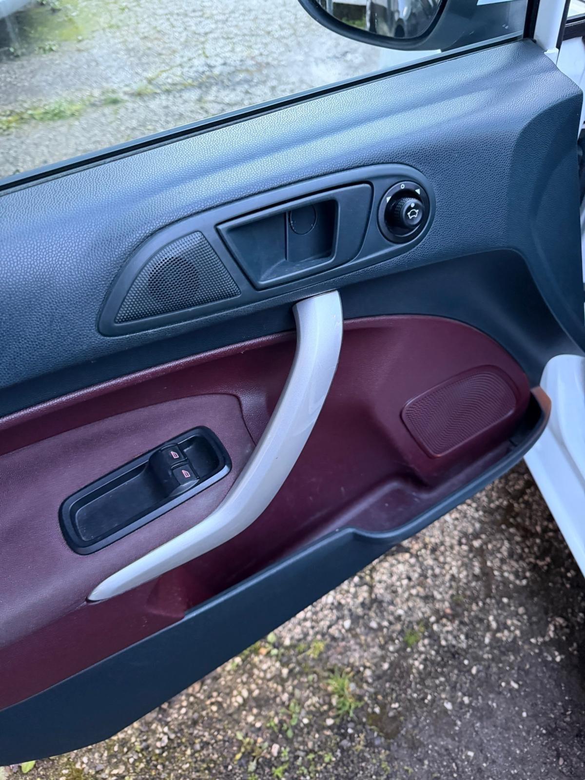 Ford Fiesta 1.4 97 CV KW 81 5 porte Titanium