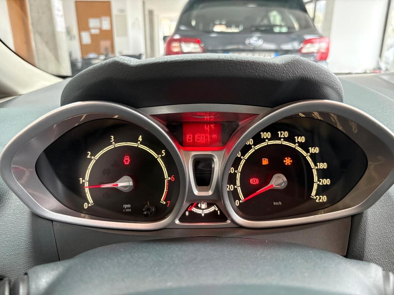 FORD FIESTA TITANIUM 1.4 5P. BENZINA/GPL