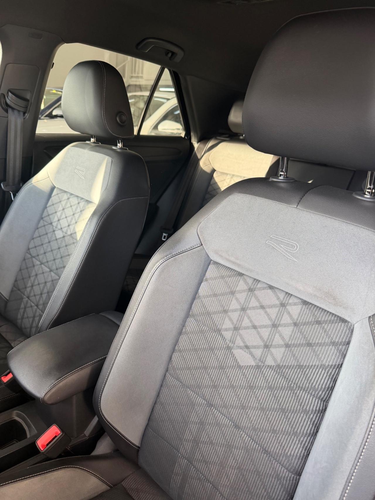 VW T-Roc 2.0 TDI SCR 150 CV DSG R-Line FINANZIABILE