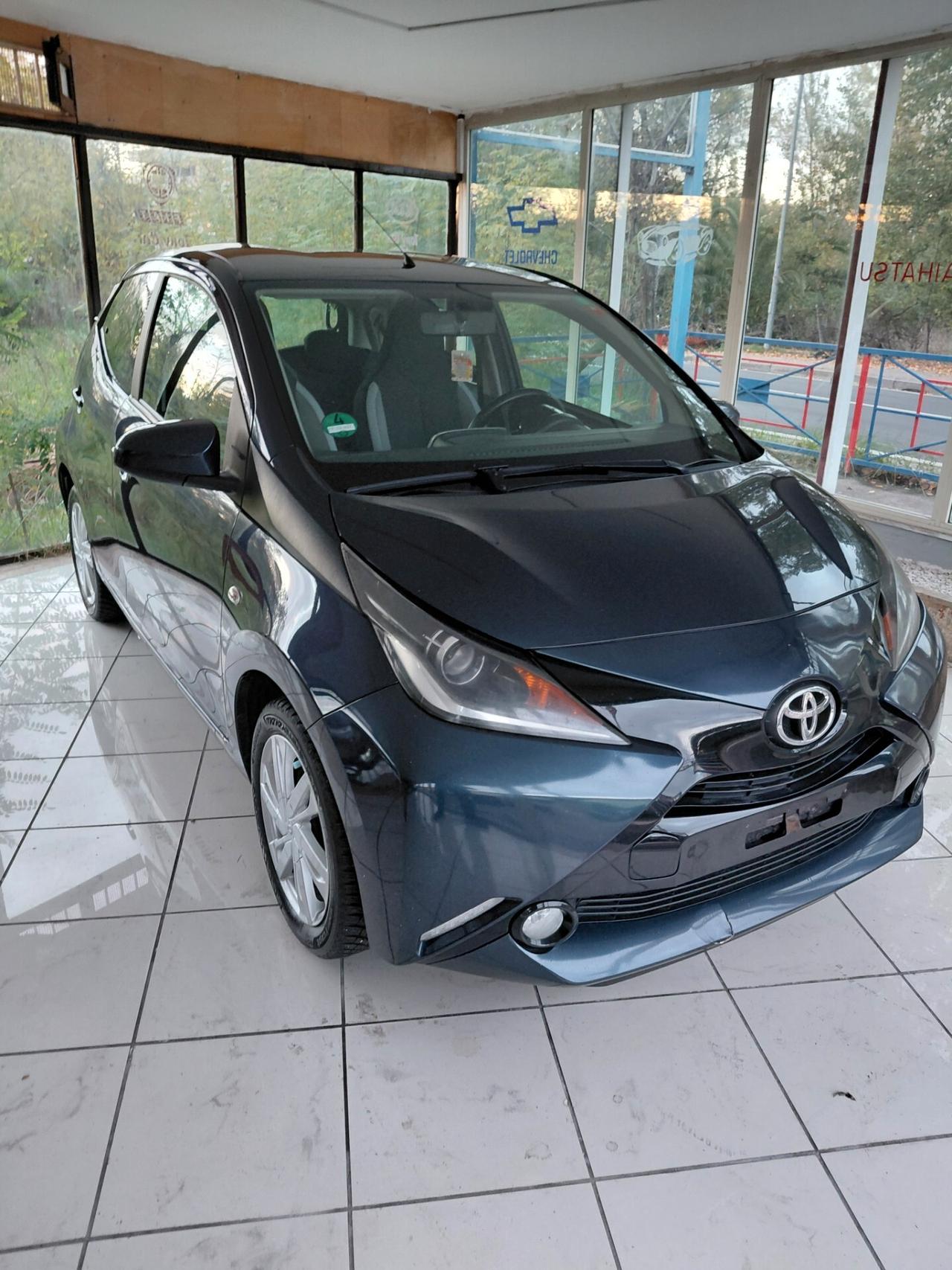 Toyota Aygo 1.0 VVT-i 69 CV 5 porte x-clusiv
