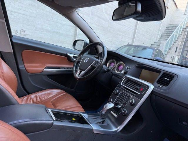 VOLVO V60 D5 Geartronic Momentum TETTO PANORAMICO