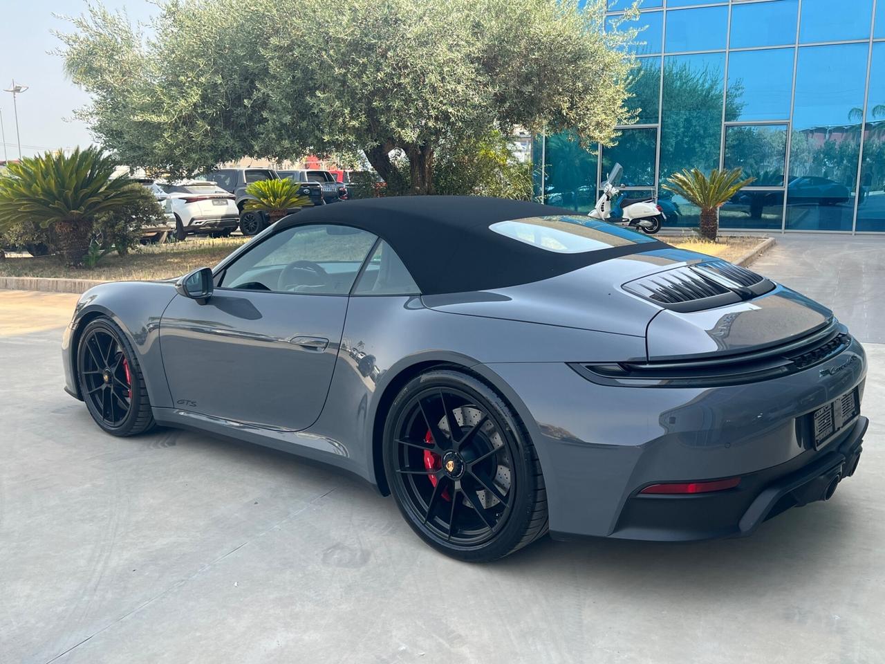 Porsche 911 Carrera 4 GTS Cabriolet - possibilità noleggio no scoring