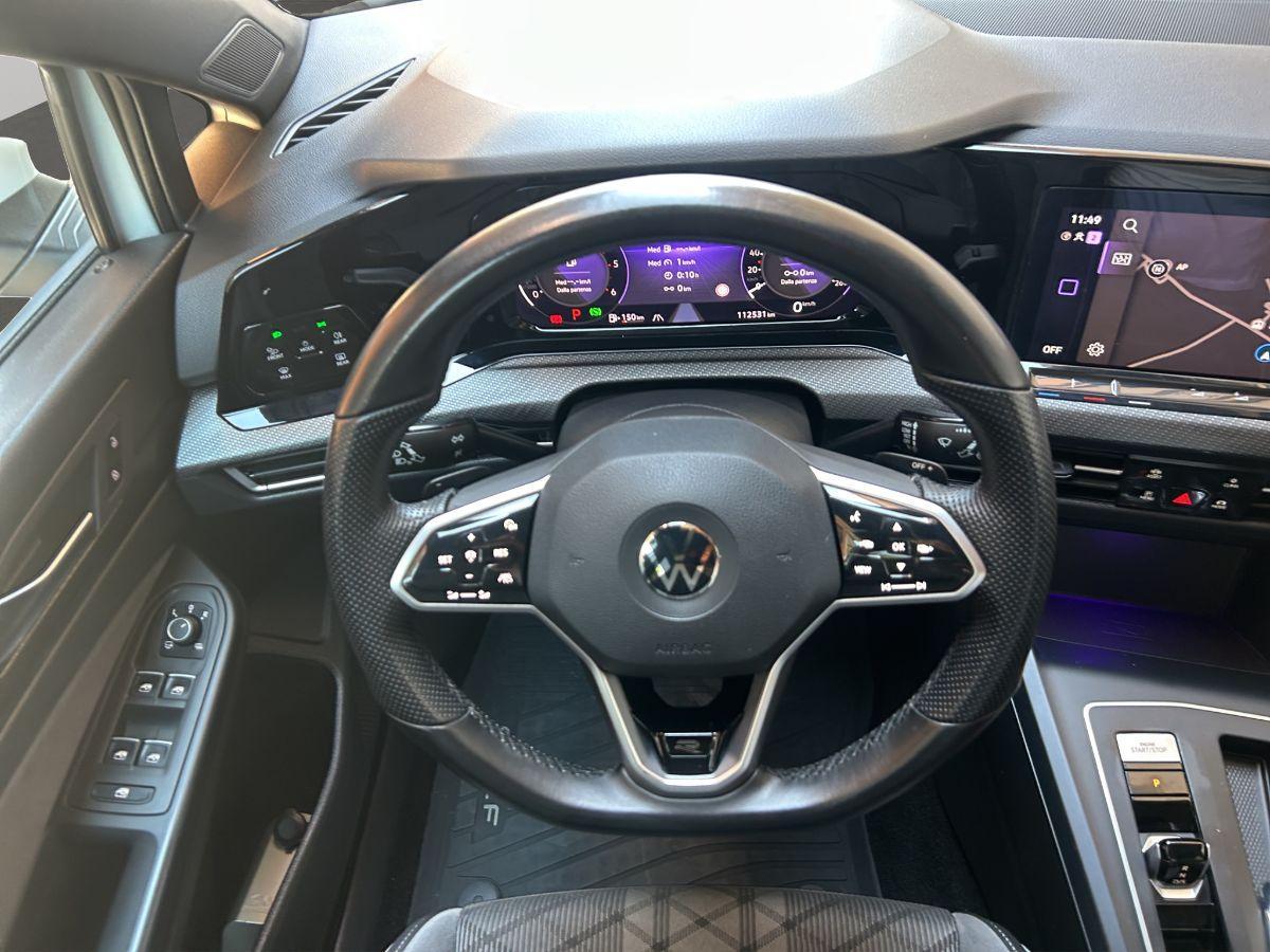 VOLKSWAGEN - Golf - Golf VIII 2.0 tdi R-Line 150cv dsg TETTO TELECAMERA