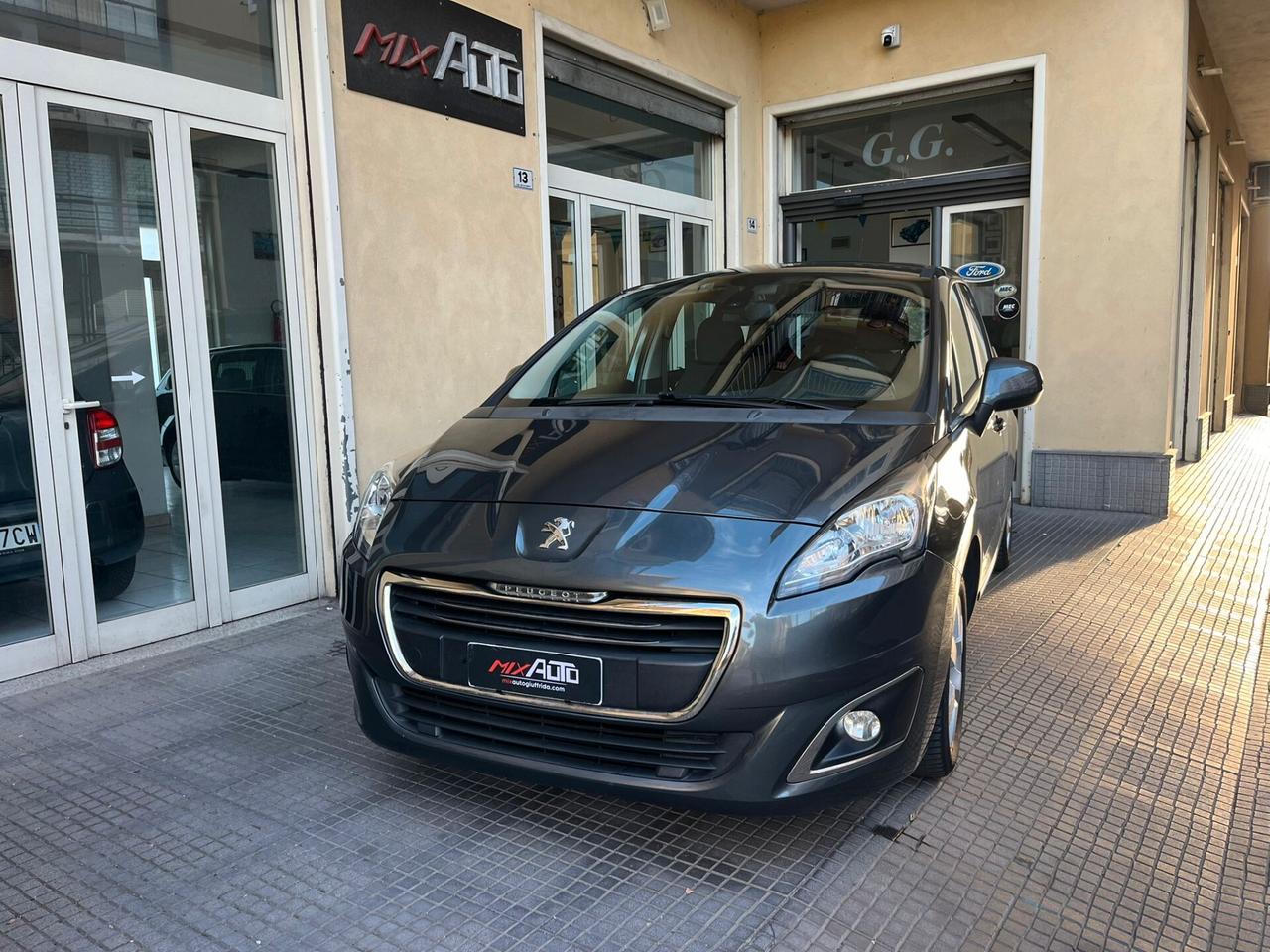Peugeot 5008 1.6 HDi 115CV Business 7 Posti