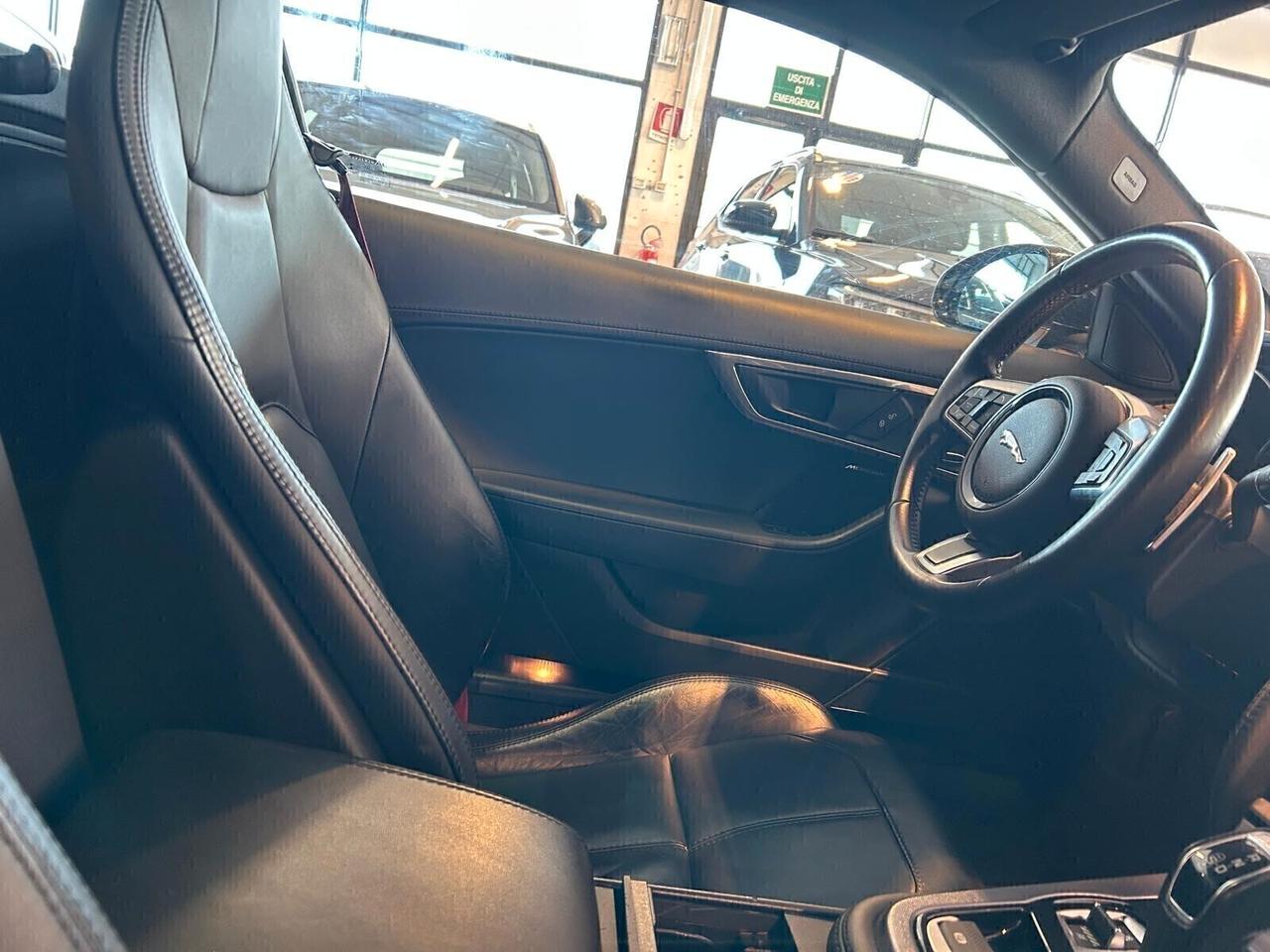 Jaguar F-Type Coupé 2.0 300 cv aut. CUP