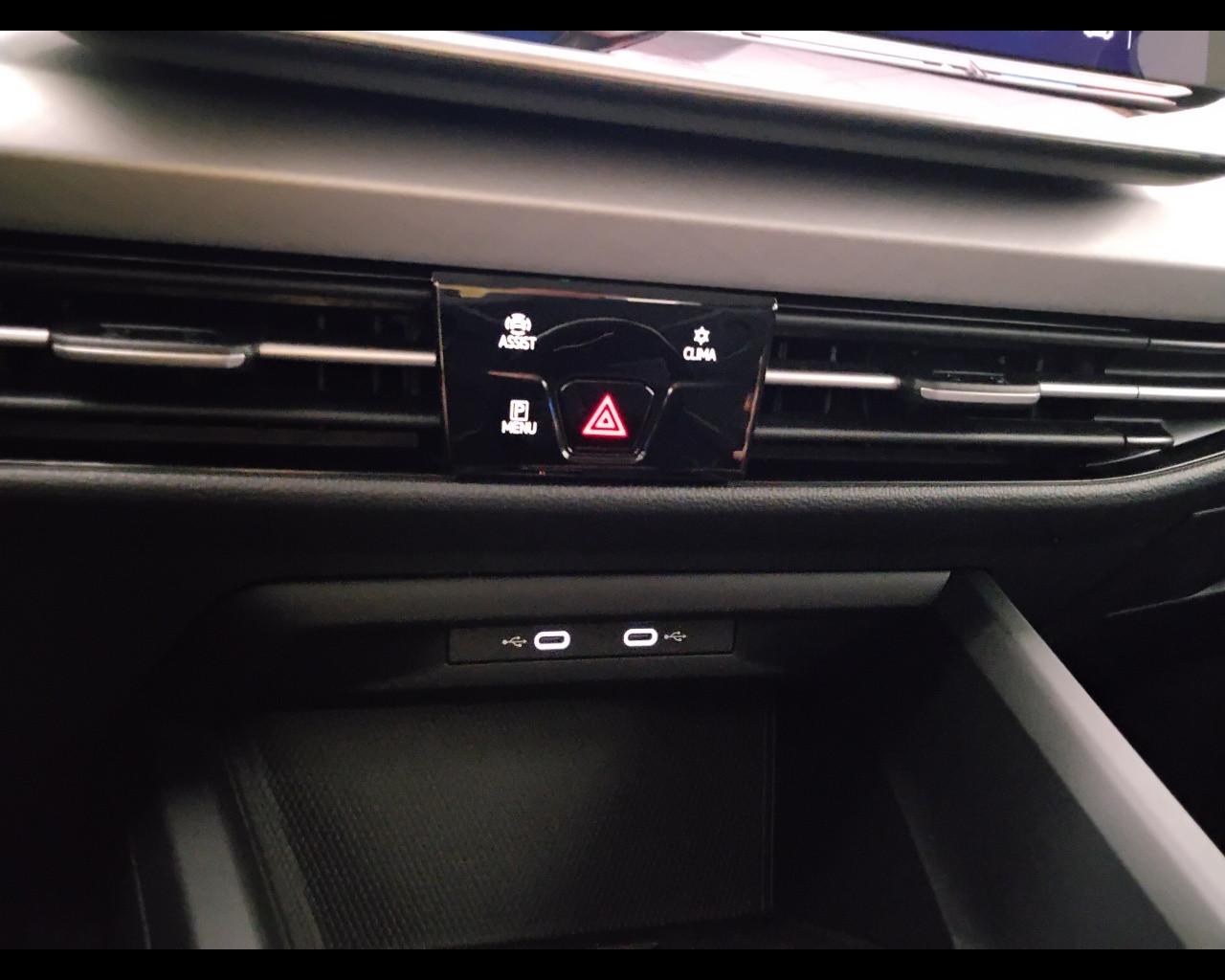 VOLKSWAGEN Golf VIII 2024 Variant - Golf Variant 1.5 etsi Life 115cv dsg