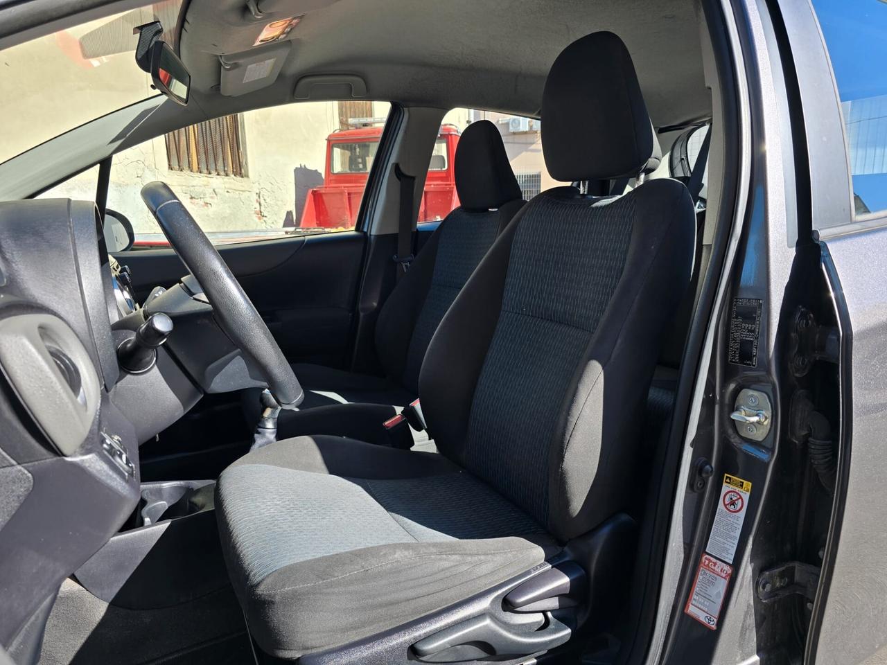 Toyota Yaris 1.0 5 porte Lounge perfetta possibilita 12 mesi garanzia