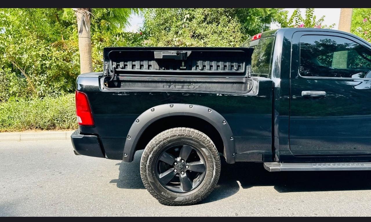 Dodge RAM 4WD 5.7 V8 Extra Cab * Box Sport