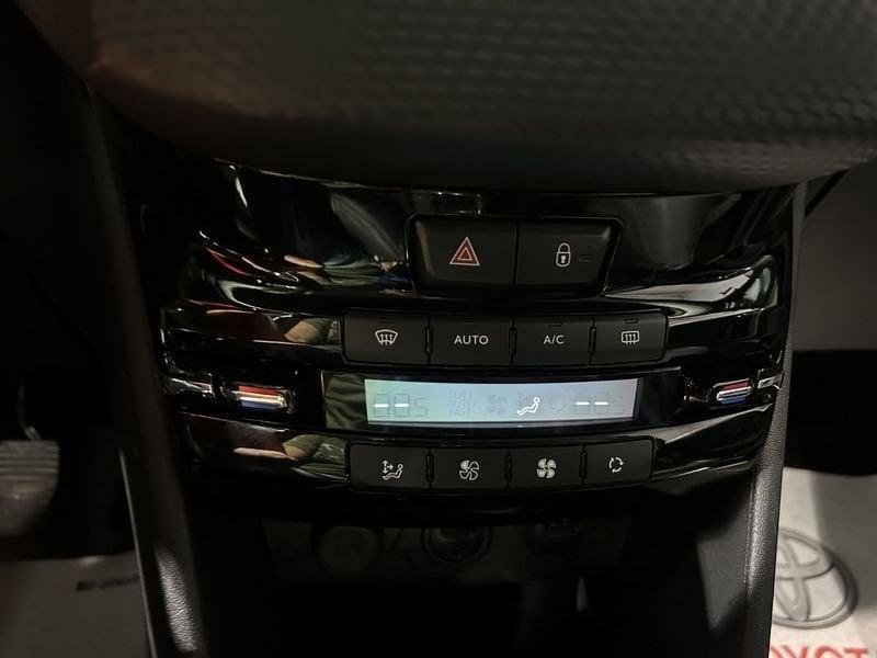 Peugeot 2008 1.2 VTi 82CV Allure + NAVIGATORE
