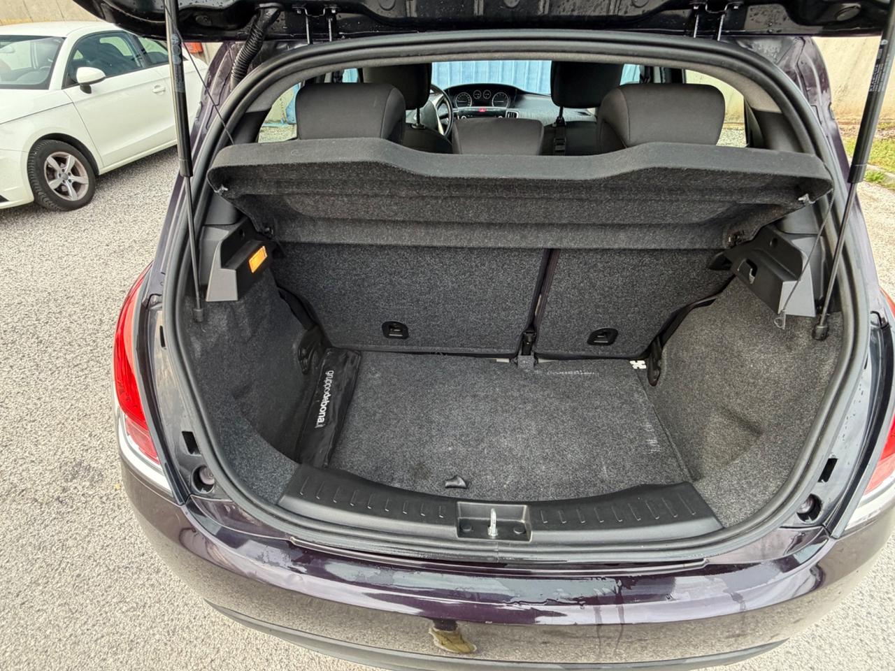 Lancia Ypsilon 1.2 69 CV Unyca