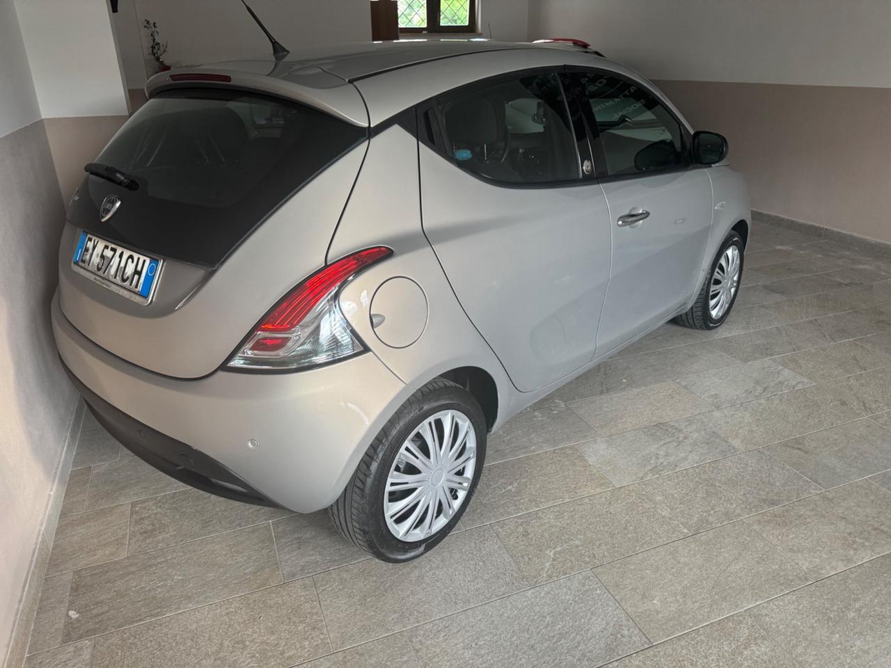 Lancia Ypsilon 1.2 69 CV 5 porte GPL Ecochic Gold