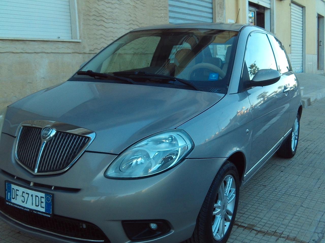 Lancia Ypsilon 1.3 MJT 75 CV Platino