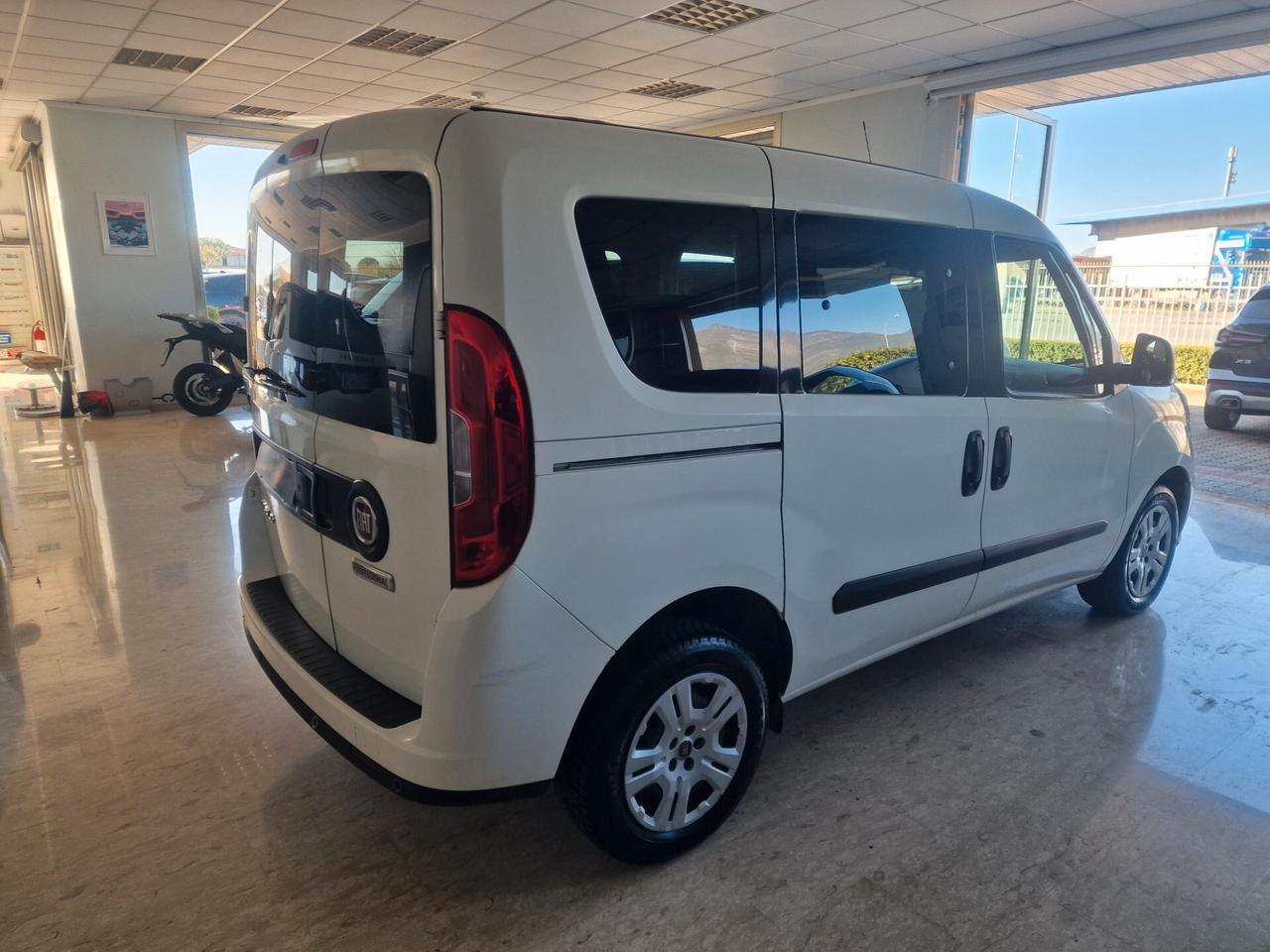 Fiat Doblò 1.6 MJet Lounge Combi N1