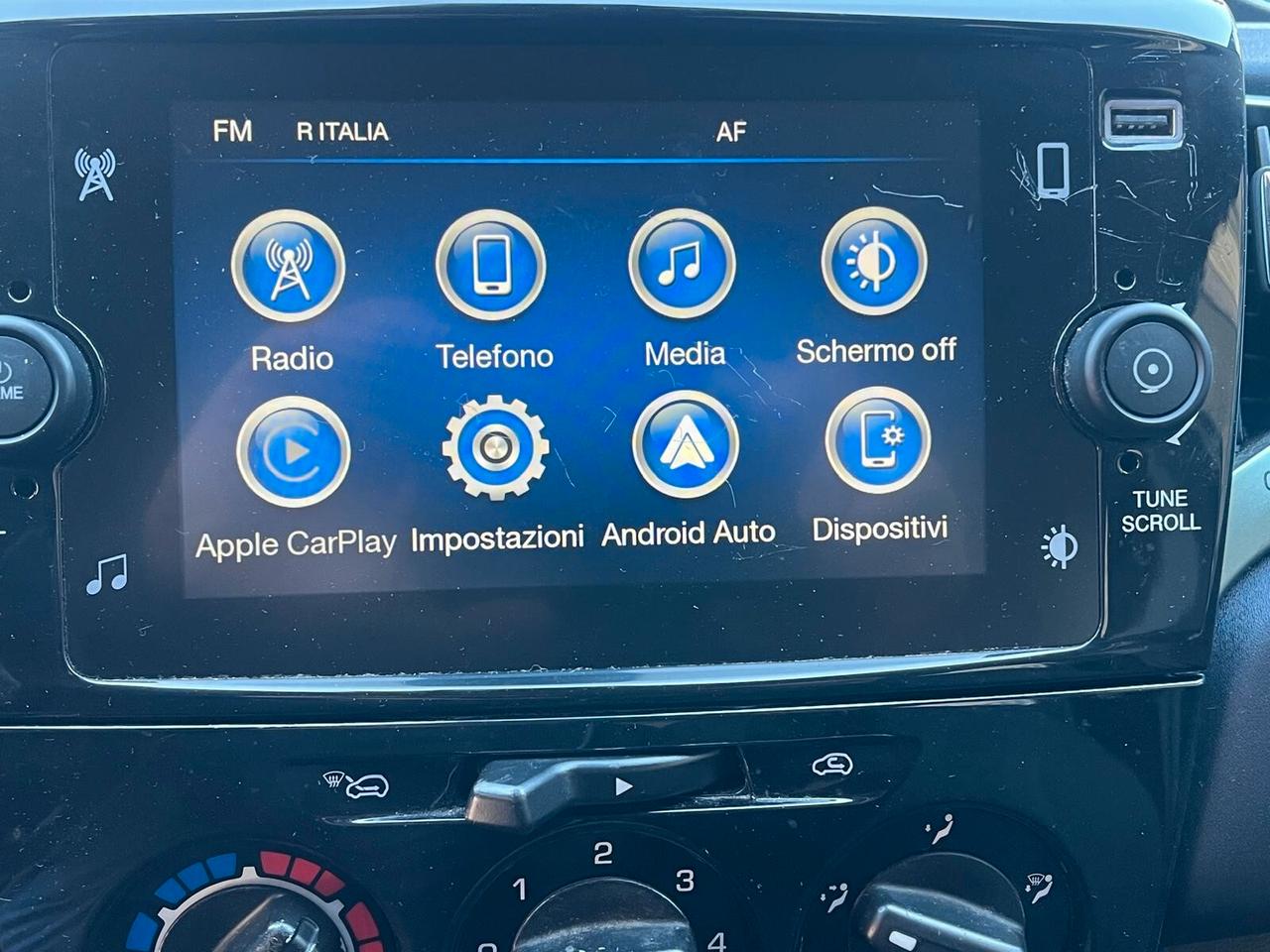 Lancia Ypsilon 1.2 69 CV 5 porte Platinum adatta neopatentati