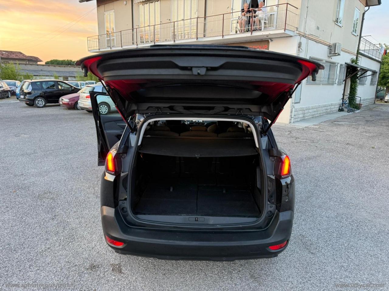 PEUGEOT 5008 BlueHDi 130 S&S EAT8 Allure