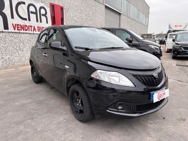 Lancia Ypsilon 1.0 FireFly 5 porte S&S Hybrid Silver