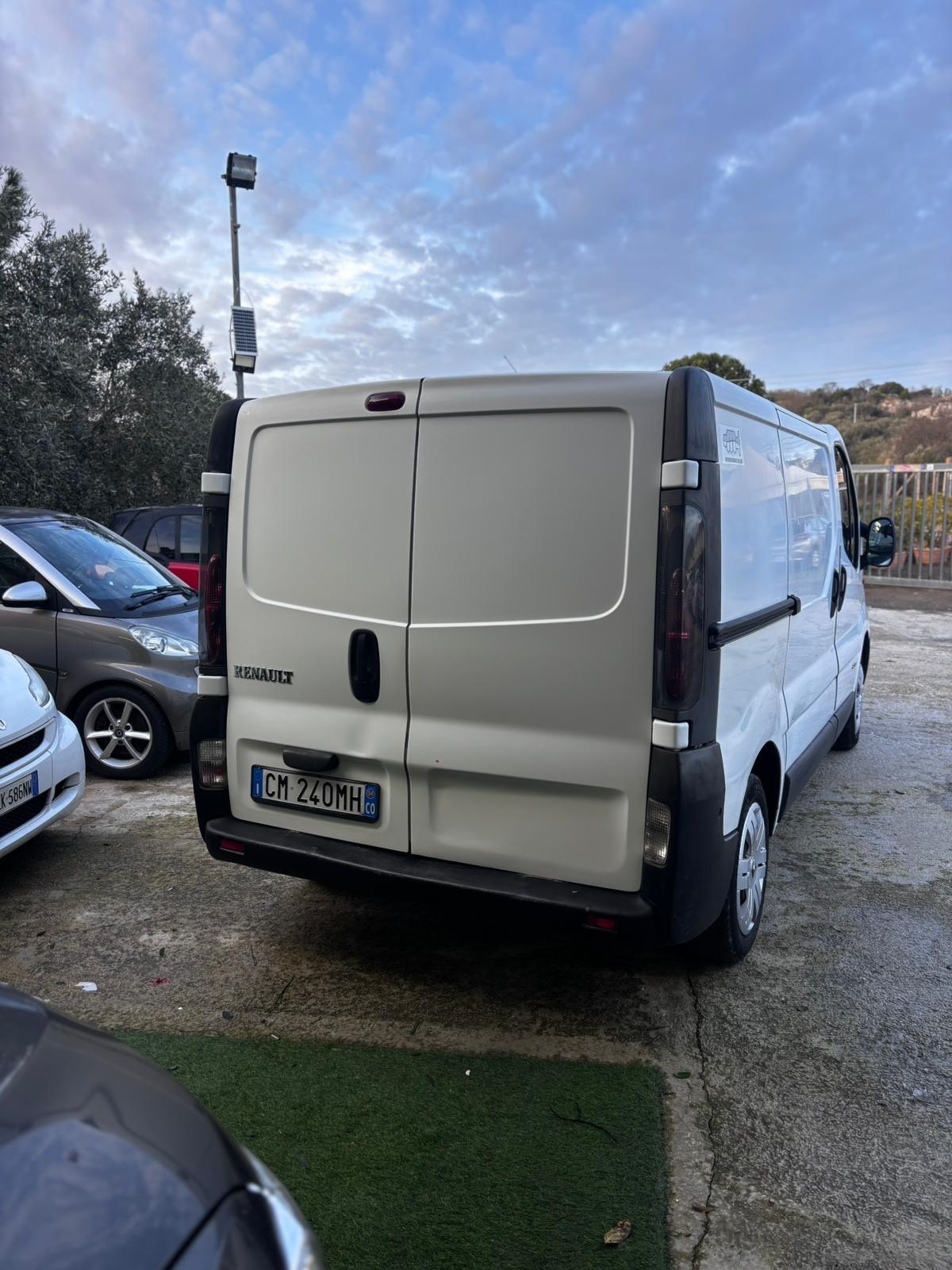 RENAULT TRAFIC