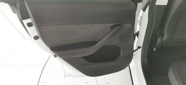 TESLA Model Y Performance Dual Motor AWD -con Autopilot avanzato