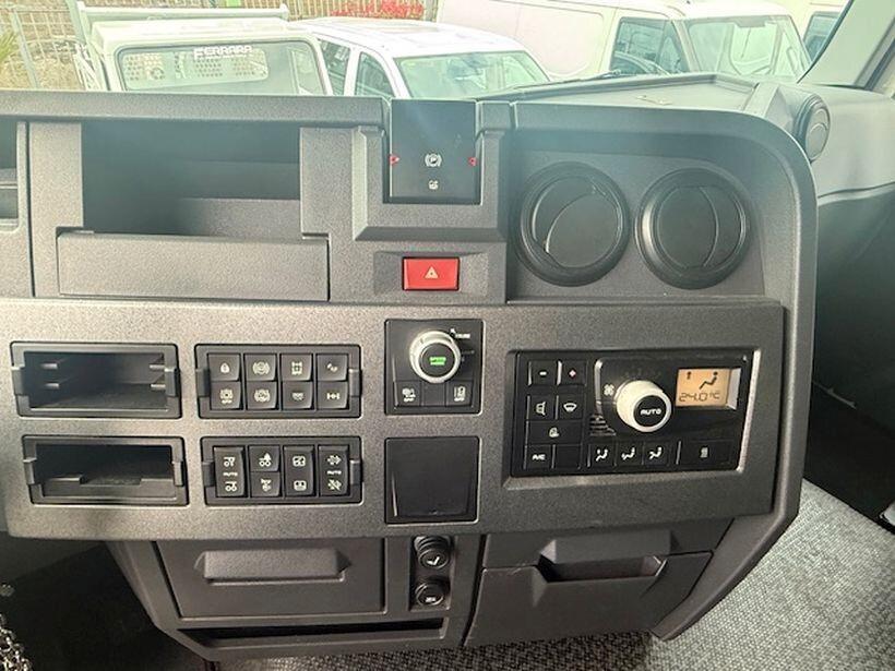 Motrice Renault Premium 460