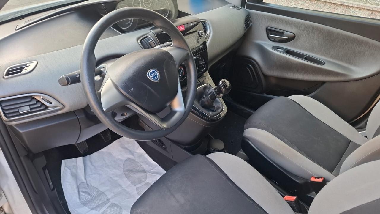 Lancia Ypsilon 1.2 69 CV 5 porte S&S Silver