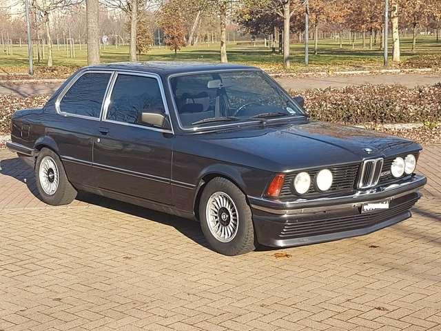 BMW 323 i coupe