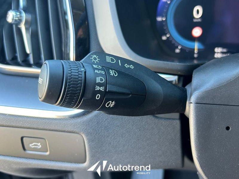 Volvo XC60 B4 197+14 CV Automatica Mild Hybrid Diesel Core in Conto Vendita