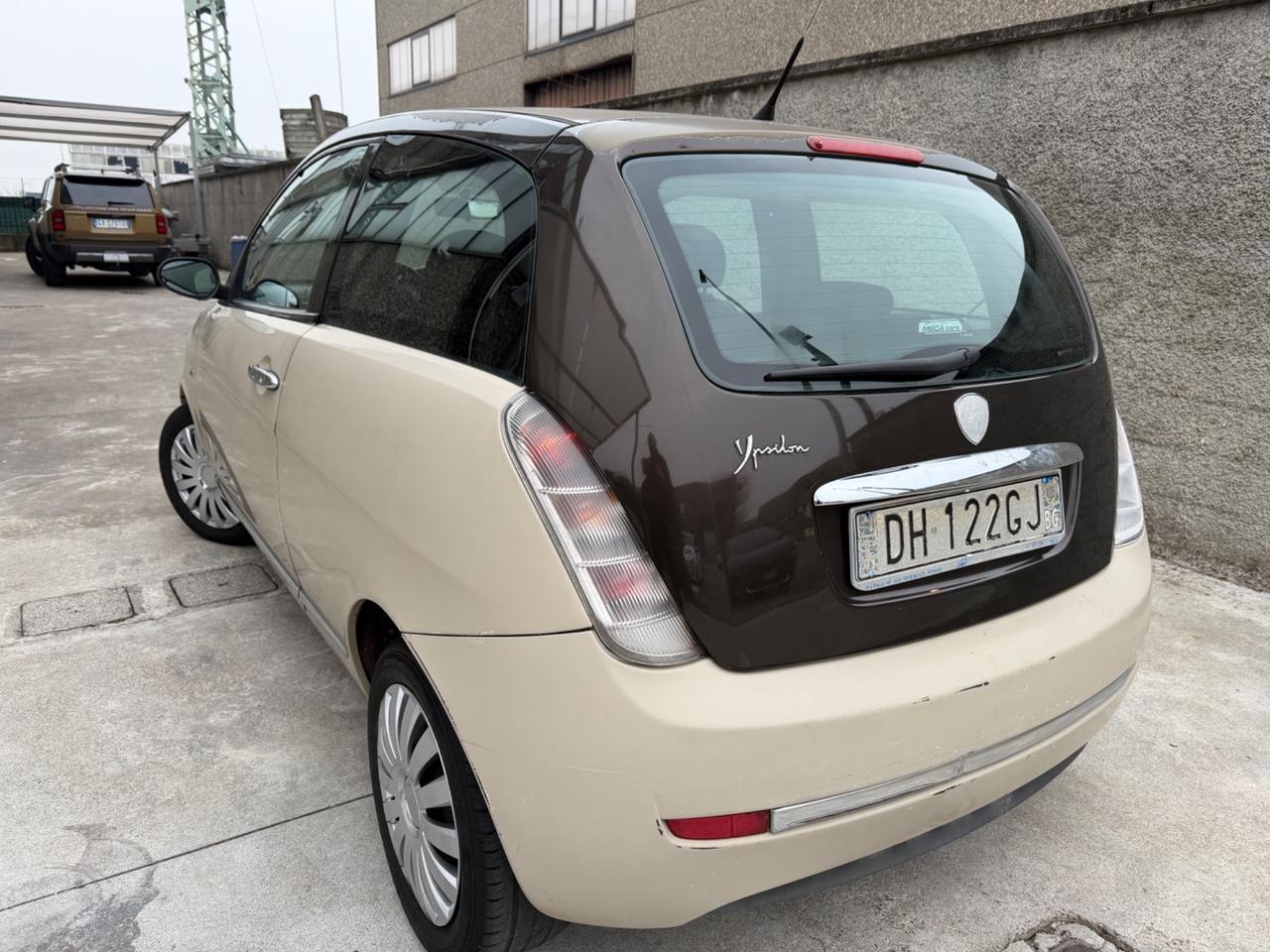 Lancia Ypsilon 1.2 benzina euro4 bicolore