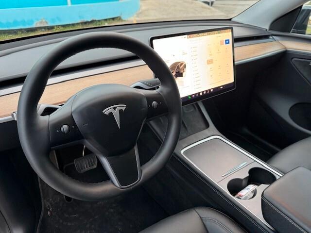 Tesla Model Y AWD dual motor