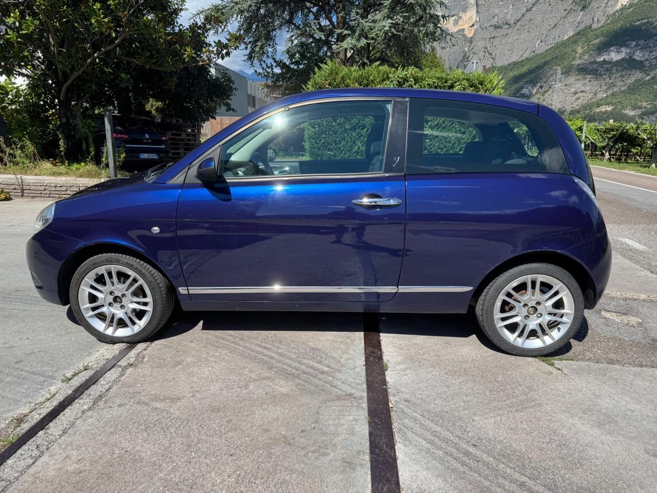 Lancia Ypsilon 1.3 MJT 75 CV PER COMMERCIANTI