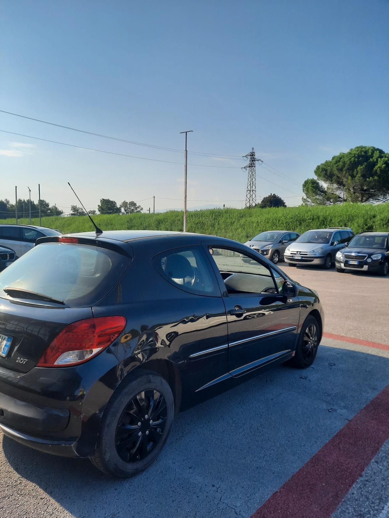 Peugeot 207 1.4 HDi 70CV 3p. OK NEOPATENTATI