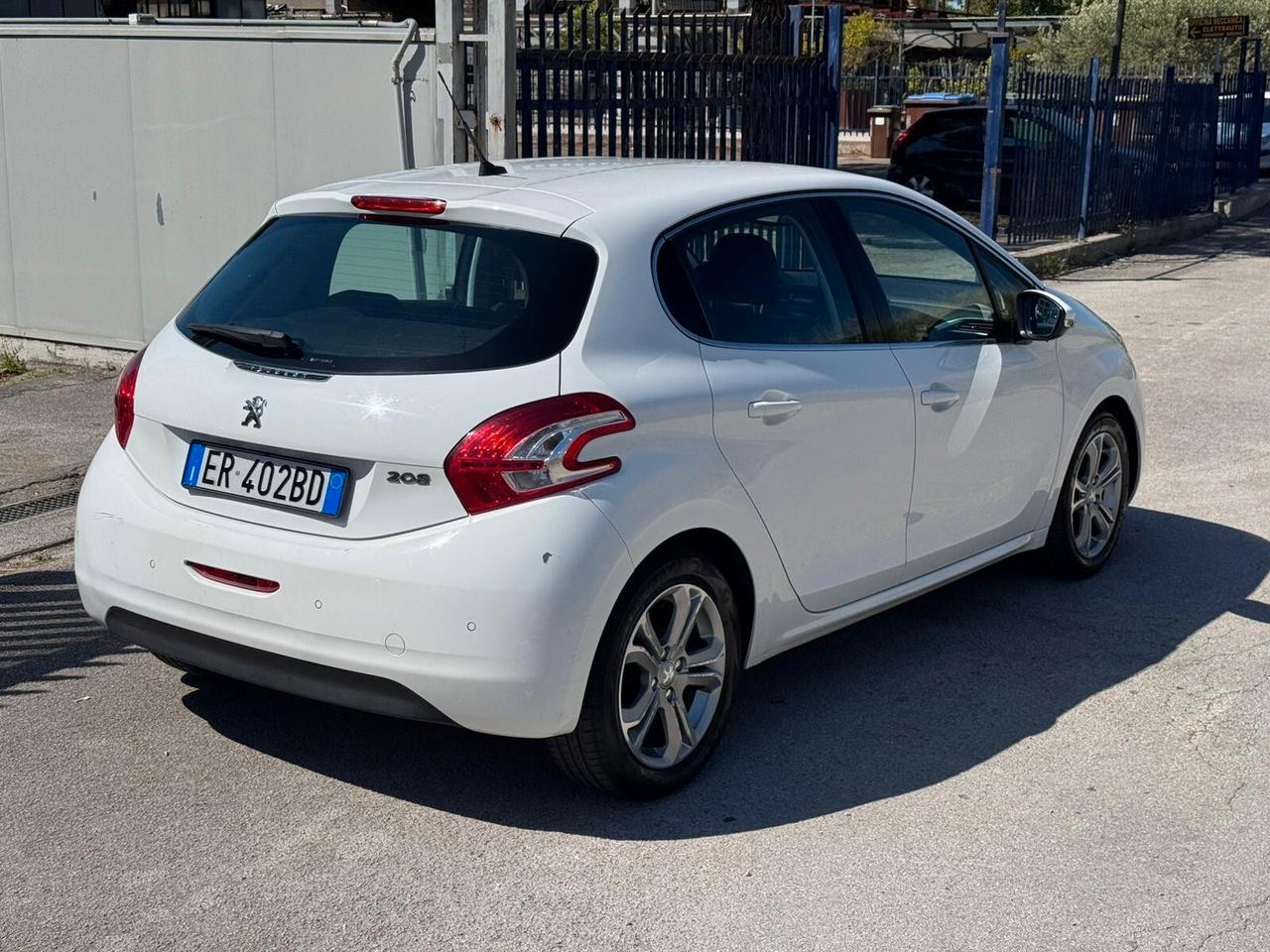 Peugeot 208 1.4 HDi 68 CV 5 porte Allure