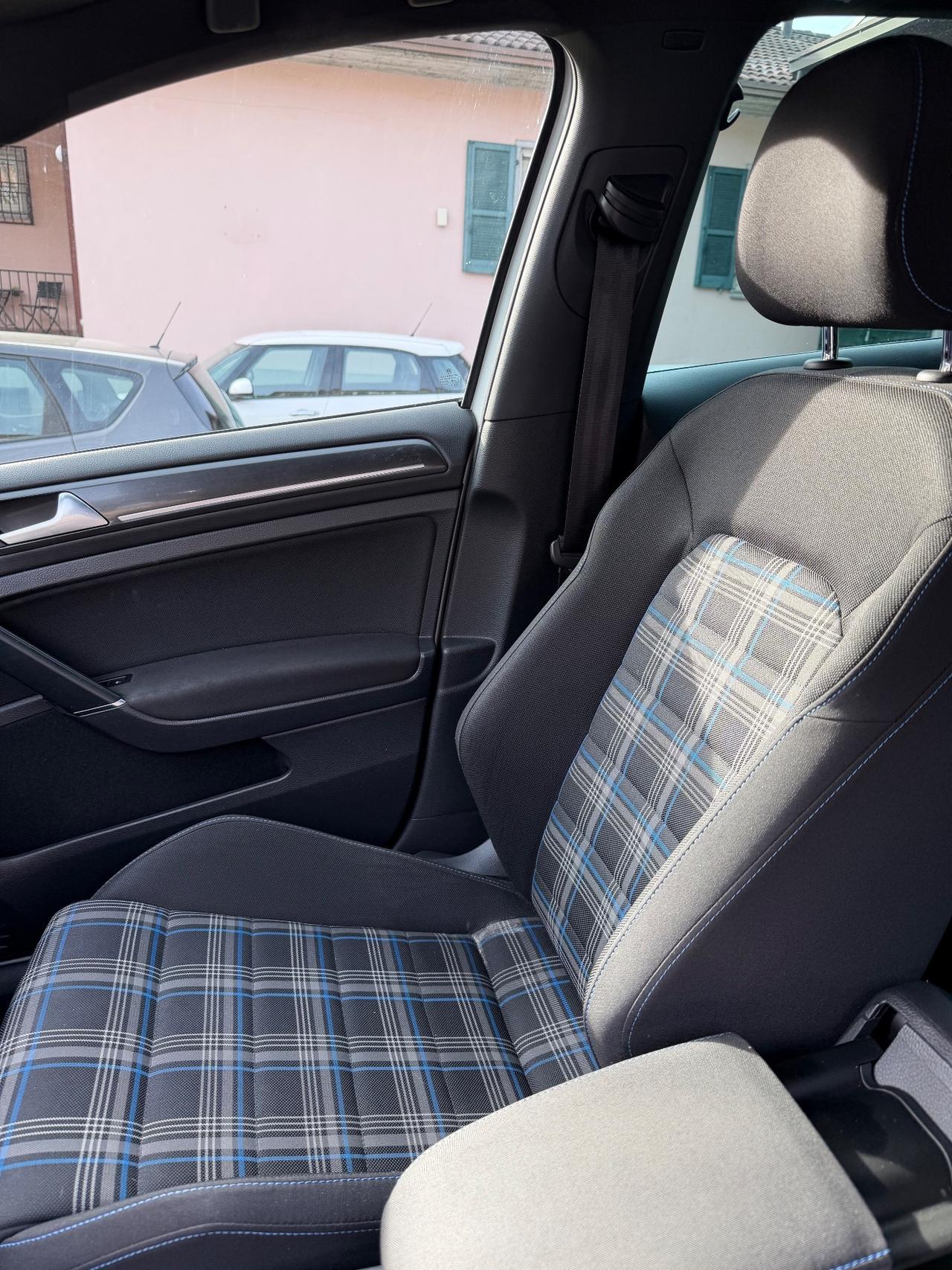 Volkswagen GOLF GTE PLUGIN HYBRID DSG 5P EU6B FULLOPT