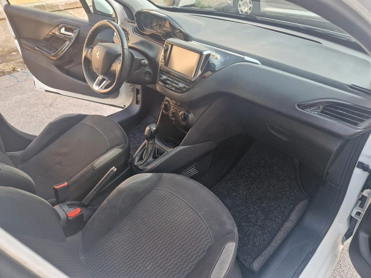 Peugeot 208 PureTech 82 5 porte Allure