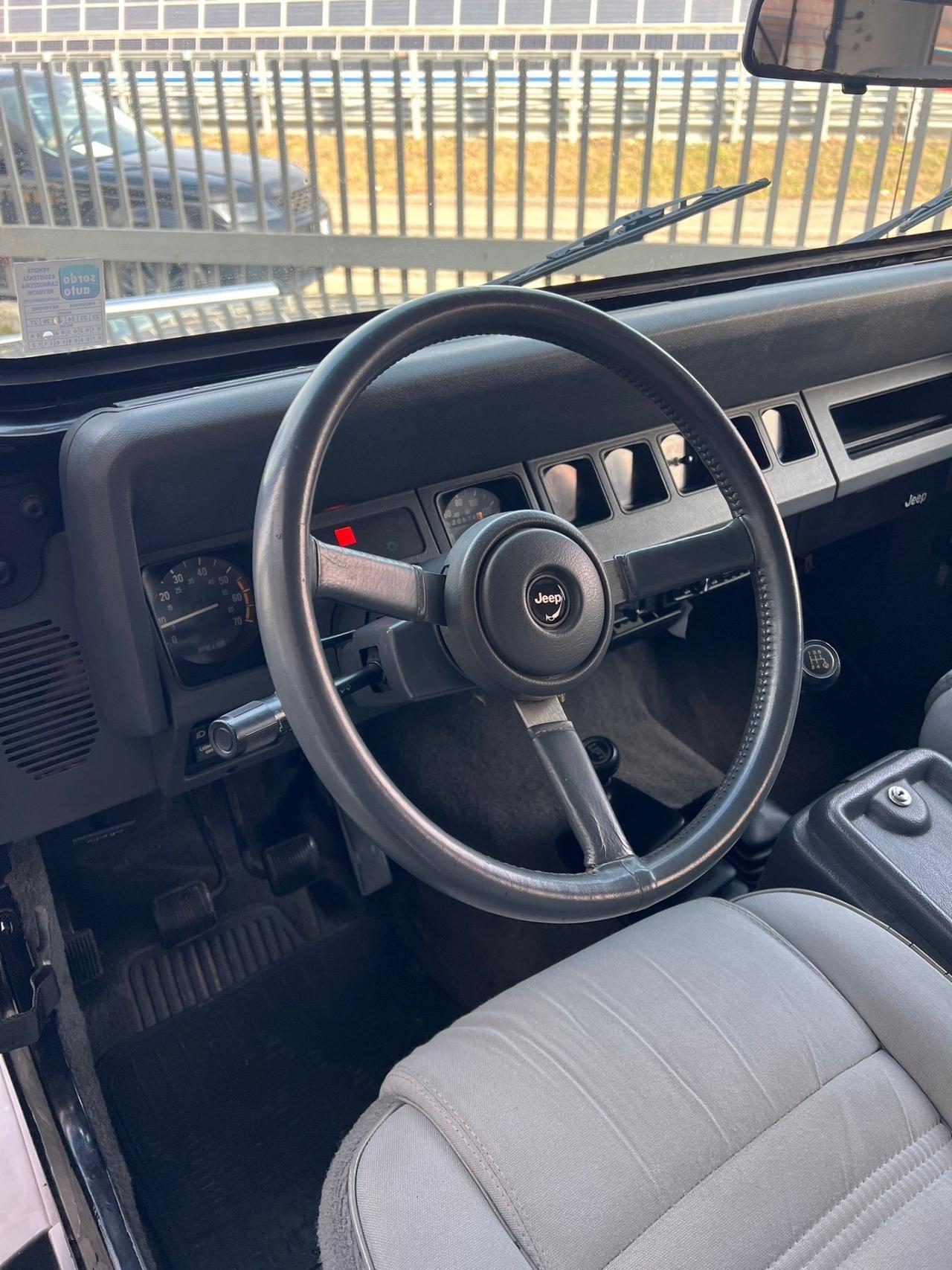 Jeep Wrangler 2.5 Laredo