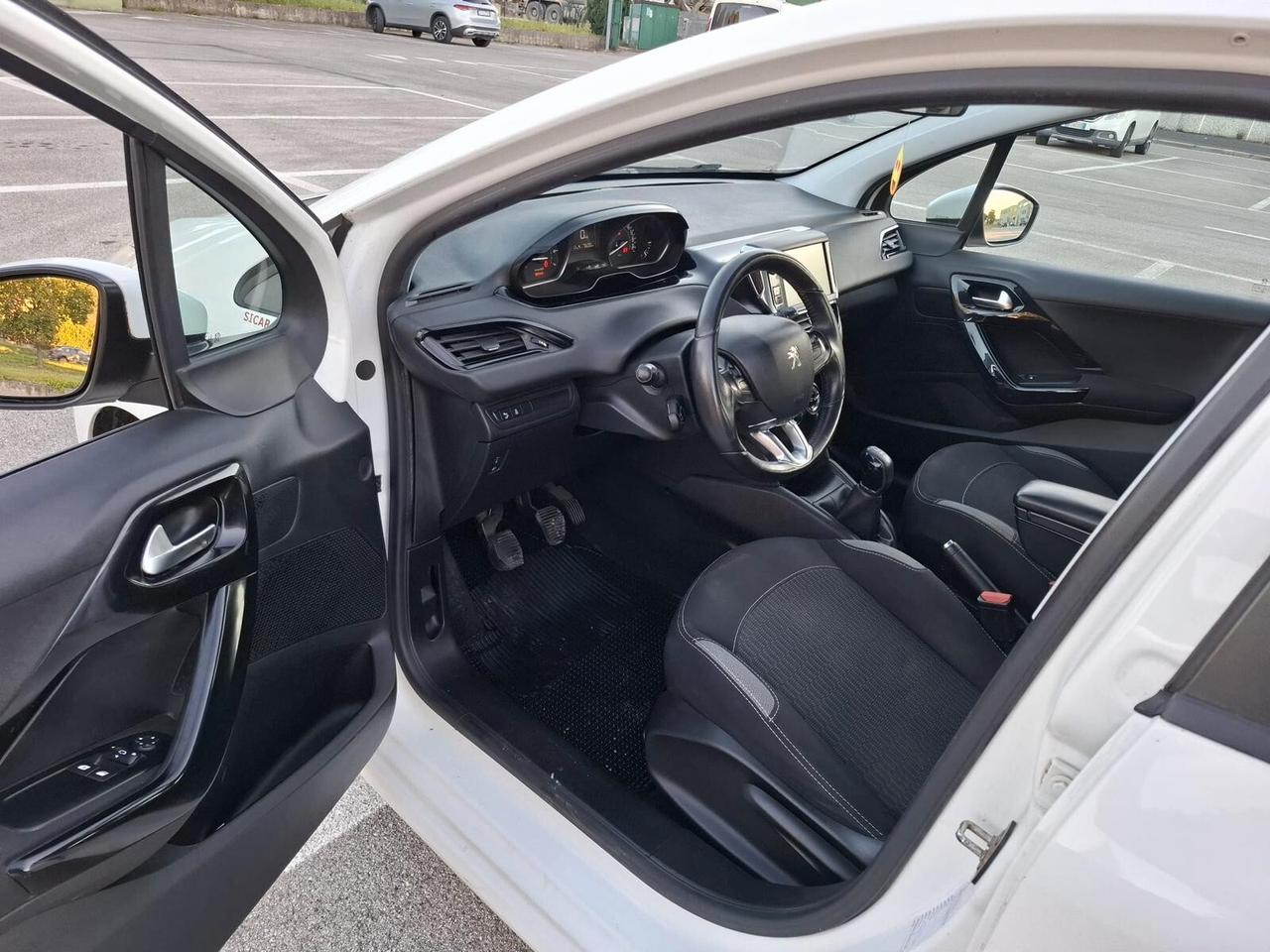 Peugeot 208 PureTech 82 5 porte Allure