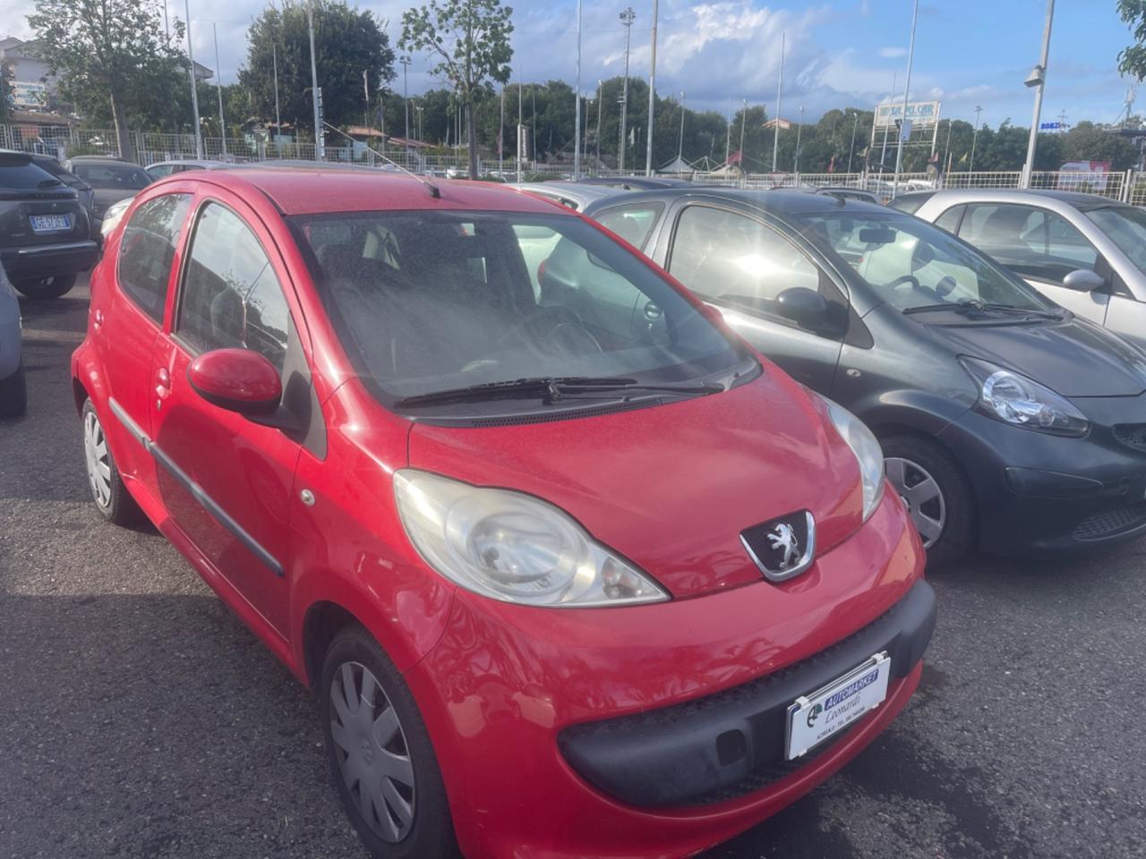 Peugeot 107 e Toyota Aygo vari colori